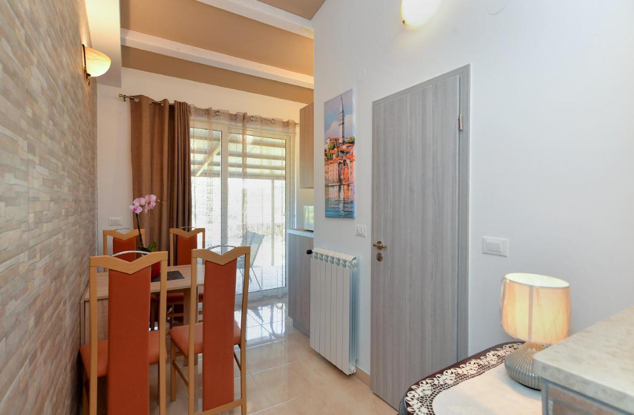 Apartments Voltica 1049 Ровінь Екстер'єр фото