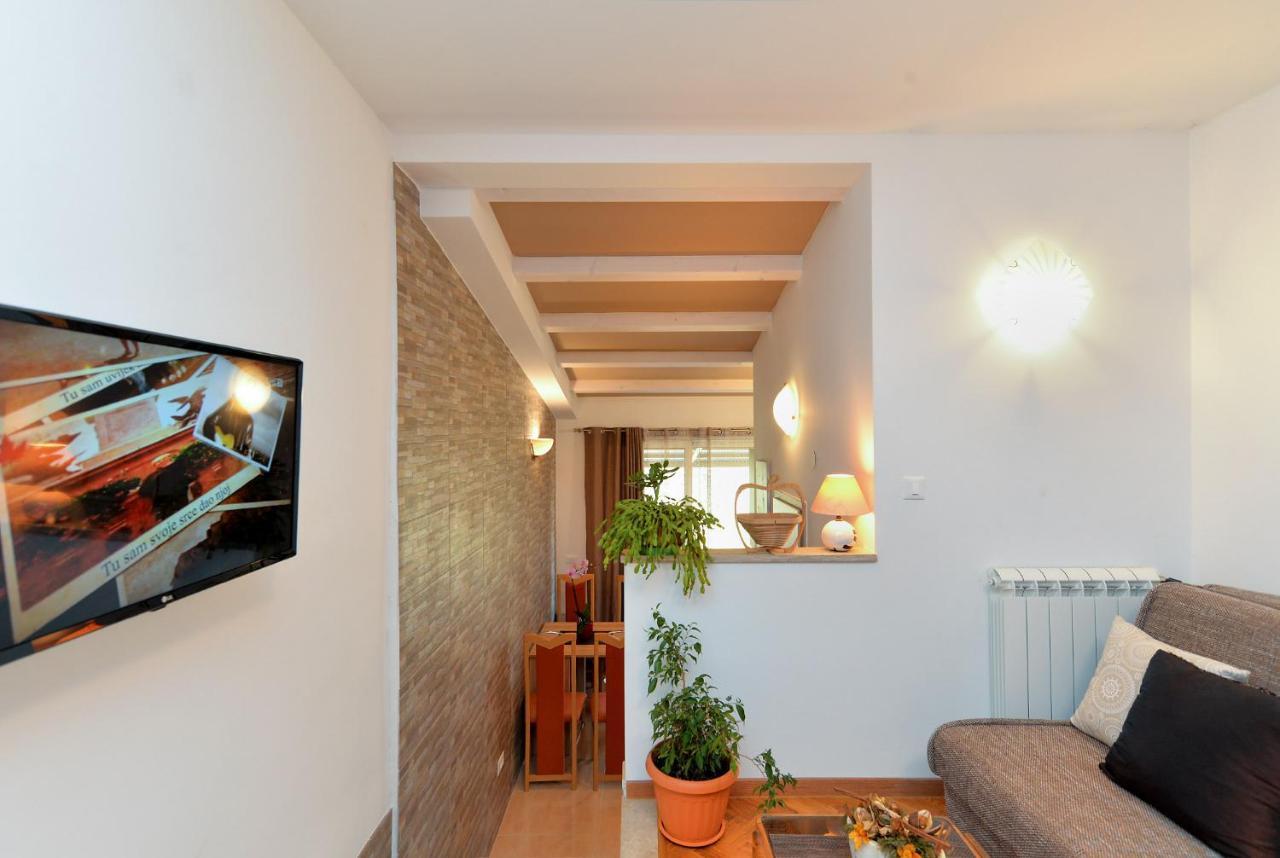 Apartments Voltica 1049 Ровінь Екстер'єр фото
