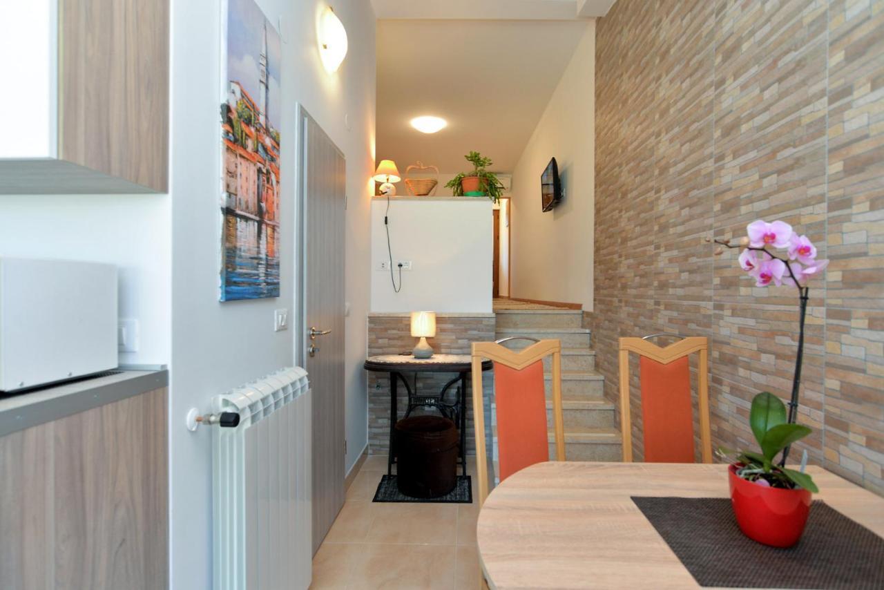 Apartments Voltica 1049 Ровінь Екстер'єр фото