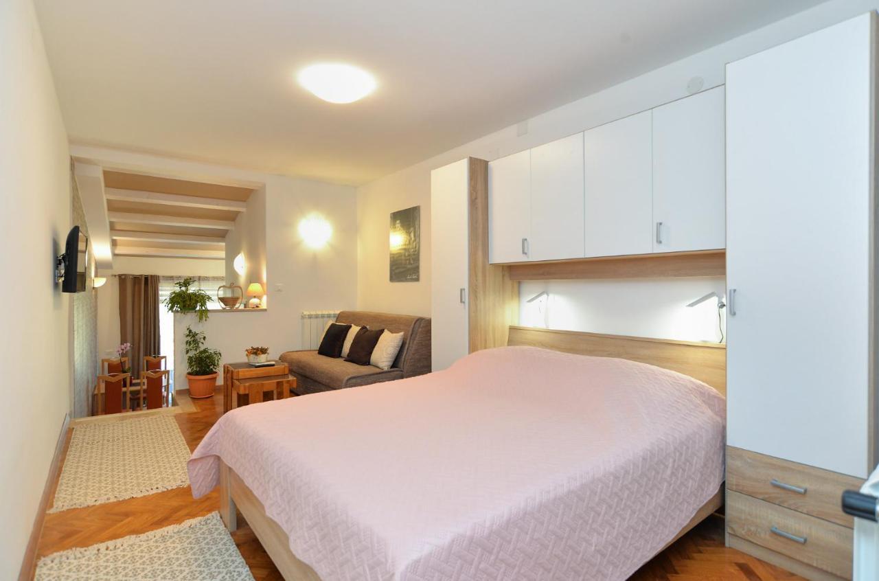 Apartments Voltica 1049 Ровінь Екстер'єр фото