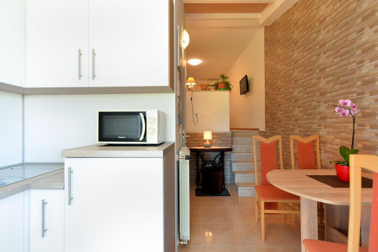 Apartments Voltica 1049 Ровінь Екстер'єр фото