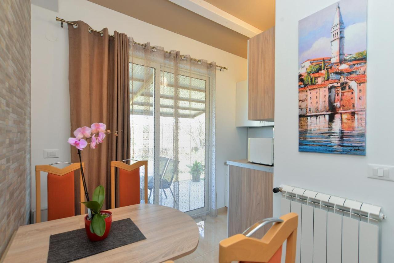 Apartments Voltica 1049 Ровінь Екстер'єр фото