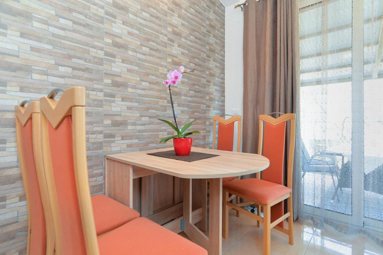 Apartments Voltica 1049 Ровінь Екстер'єр фото