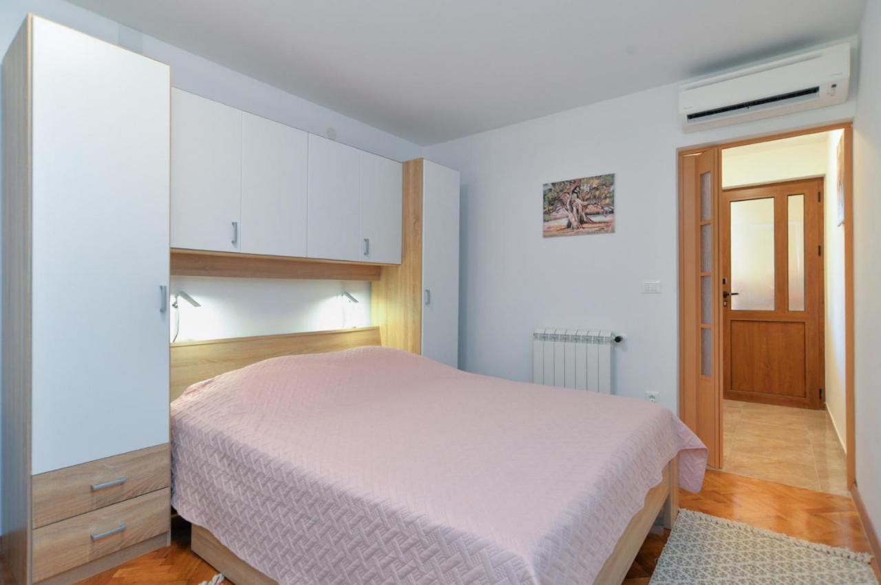 Apartments Voltica 1049 Ровінь Екстер'єр фото